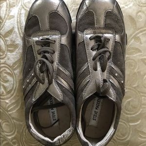 Steve Madden leather Upper Sneakers New !!